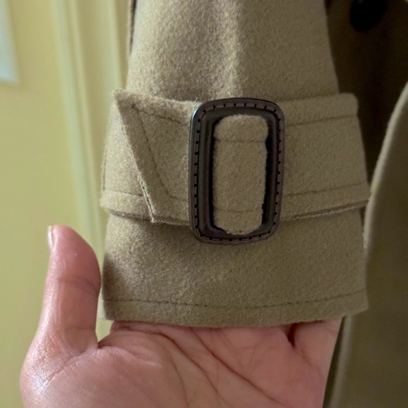 Lapel coat bought in Korea. Never worn just tried on. Fits Medium to Semi-Large - Picture 3 of 6